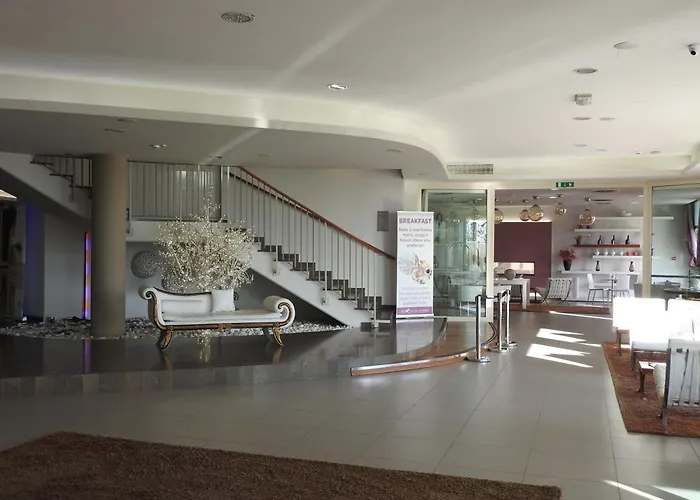 Yes Touring & SpaAlbergo